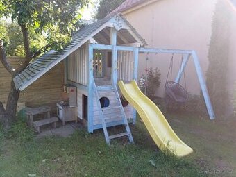 dřevěný domeček