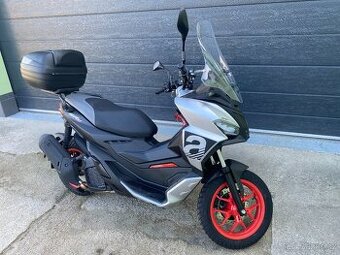 Aprilia SR GT 200 SPORT
