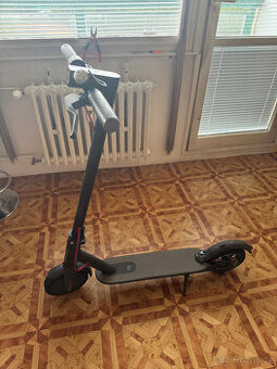 Koloběžka Xiaomi Mi Electric Scooter