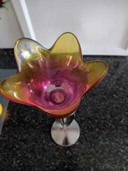 Svícen ve tvaru tulipánu.