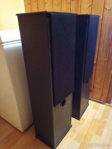 Sloupove repro Tesla