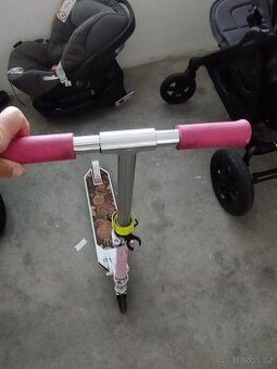 dívčí koloběžka Oxelo vhodná do 145 cm