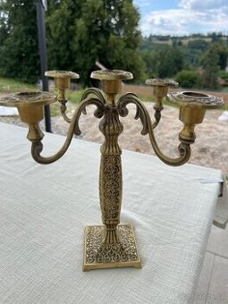 Starý mosazný svícen