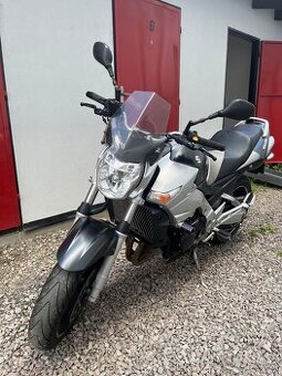 Suzuki GSR 600