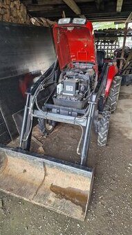 Malotraktor Yanmar s čelním nakladačem