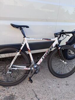 Gravel / cyklokrosové kolo Stevens – karbon, váha jen 6,8kg