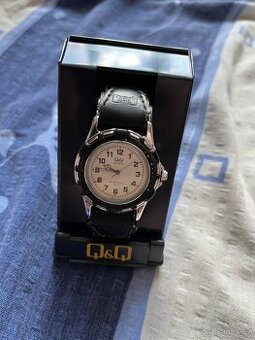 Ručičkové hodinky Q&Q