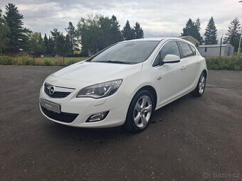Opel Astra 1.4T 103kW AUTOMAT,xenony,senzory,1.majitel