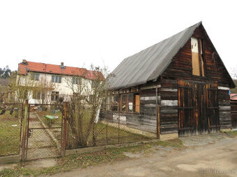 Rodinný dům se zahradou a garáží - 1