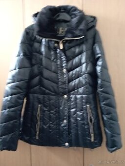 Dámská zimní bunda značky Guess