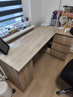 Psací stůl