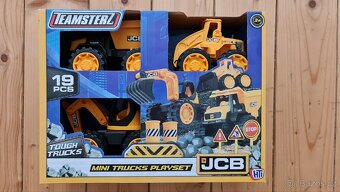 Hračky různé i nové  auta,batohy,puzzle....