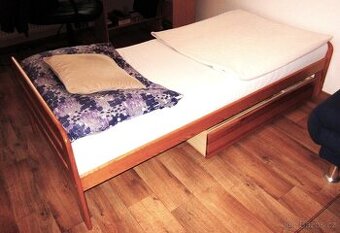 Postel s úložným prostorem