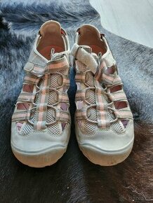 Prodám letní trekingové botky vel. 39