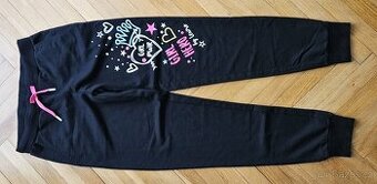 Černé tepláky s barevným potiskem zn. LEWRO, vel. 164/170