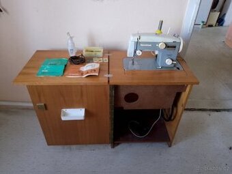Skříňový šicí stroj Veritas - vánoční dárek