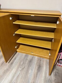 Prodám dvě skříňky - 1