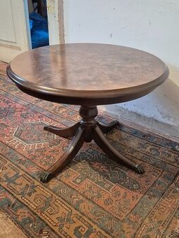 Stylový kulatý konferenční stolek - kořenice