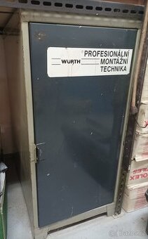 Plechová skříňka