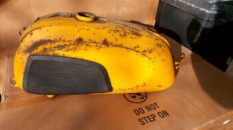 CZ 250 žluťák - nádrž