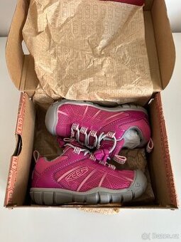 Nové dívčí boty zn.Keen