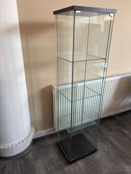Skleněná vitrína