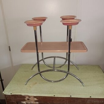 Květinový stoleček funkcionalismus