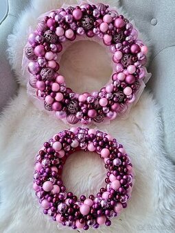 Vánoční věnce z kouliček