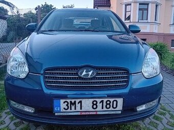 ACCENT 1,4i-16V-71kw,klima,tažné,původ čr,r.v.2007.