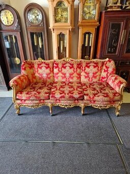 Bohatě vyřezávaná sofa - 1