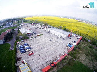 K pronajmu parkovací plocha v komerčním areálu, cca 700 m2, 
