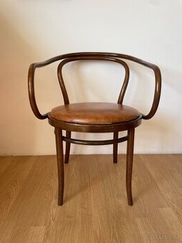 Ohýbané křeslo Thonet