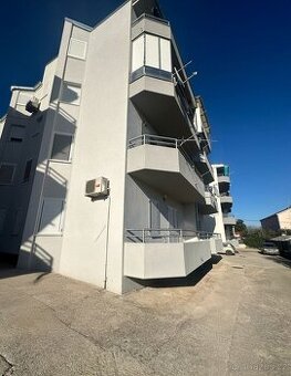 Chorvátsko 3 izbový apartmán 100 m od pláže.