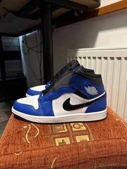 Jordan 1 mid Game Royal