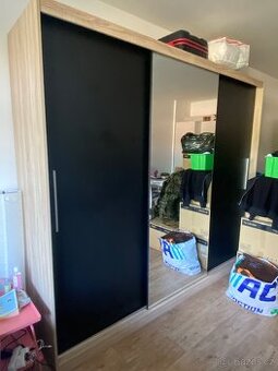 Šatní skříň