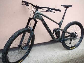 Enduro Trek Slash 7 -odpružení RS Ultimate, stav nového kola