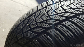 Téměř nové zimní Hankook 255/40/20 XL, sada DOT1924