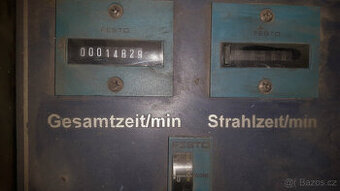 Stroj na tryskání suchým ledem