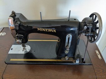 Starožitný šlapací šicí stroj Minerva 122