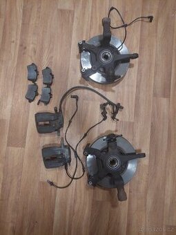 Mercedes A-Class W169 - náboj kola + těhlice + brzdy