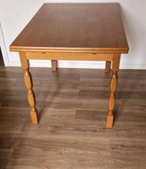 Jídelní stůl masiv