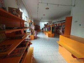 Vybavení obchodu, prodejny s dětským a kojeneckým zbožím