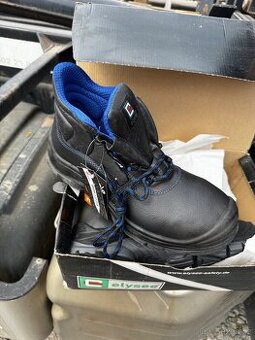 Elysee 33225 HAMBURG S3