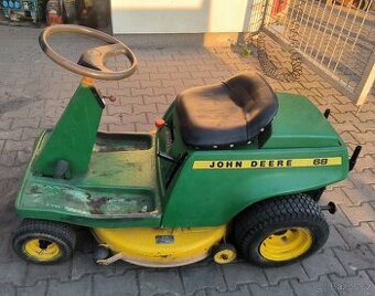 JOHN DEER 68