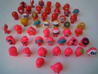 Gogouni figurky. album  čepice.