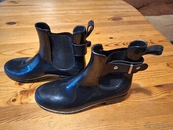 okrasná gumová perka - vel. 37