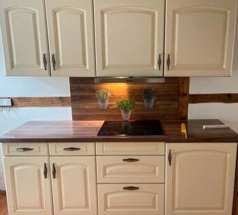 Krémová venkovská kuchyně se spotřebiči,6173