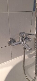 Vanová baterie se sprchou