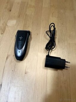 Prodám holící strojek Braun