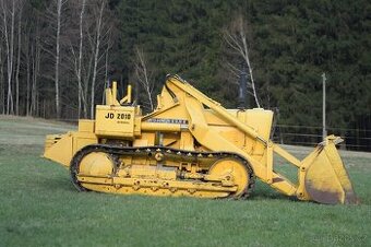 John Deere 2010 C - pásový nakladač, veterán